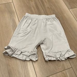 Used Toddler Girls White Boutique Brand Size 2T White Ruffle Shorts Stretch Play